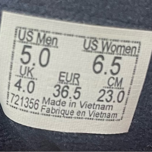 Vans Old Skool High Top Captain Marvel Blue Red Gold Womens 6.5 - Picture 8 of 10